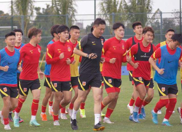 男人和女人在床上的app